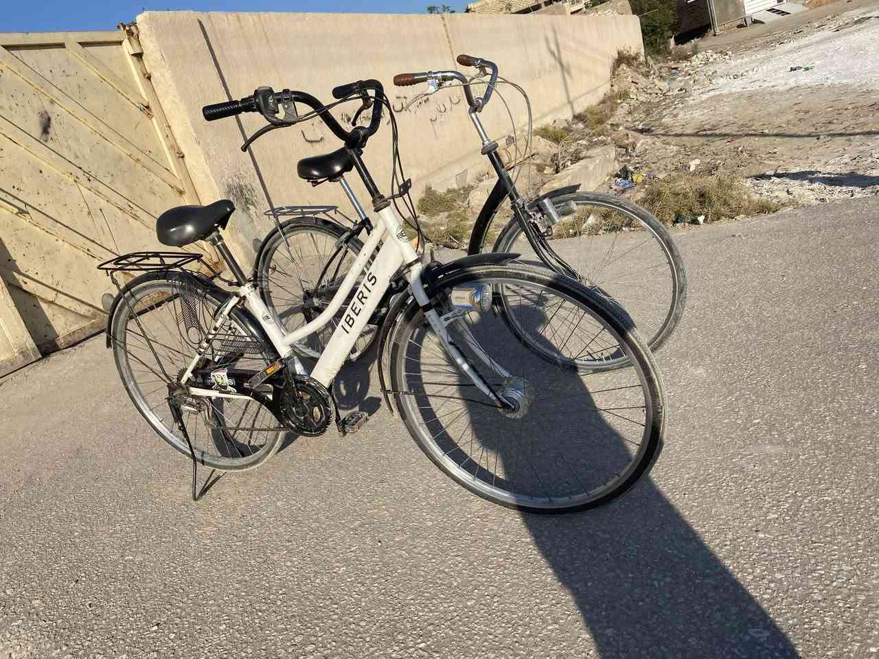 باسكلات ثنين للبيع ثنينهن ياباني البيض حجم ٢٧ او السود حجم ٢٦ الباسكلات نضيفات ما ناقصهن اي شي السعر خاص مكان نجف عباسيه ..
انتصل ***********
