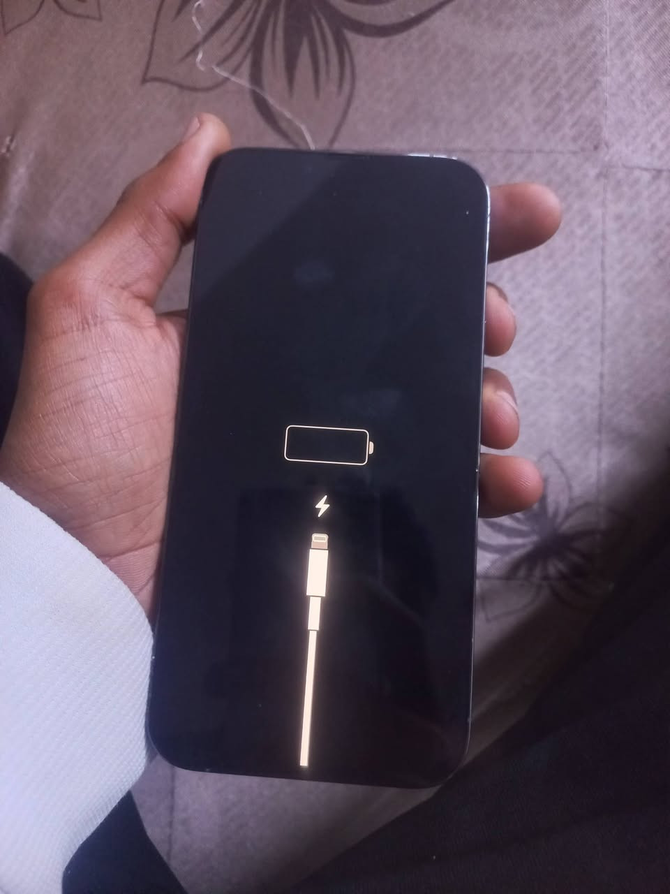 السلام عليكم. أيفون ١٣ برو ماكس ذاكره ٢٥٦ شرق أوسط نضافه ٩٩ ناسين رمزه ينفتح بتفاليس مكاني بغداد الشعب حي اور ***********
