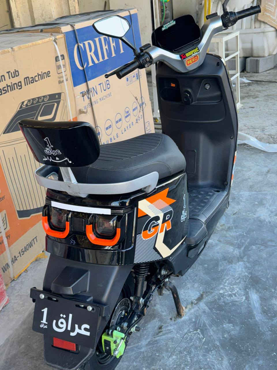 السلام عليكم 
عندي دراجه شحن للبيع الانظافه 100% الله يشهد 
خمس بطاريات 
سرعة 80 حقيقي
السعر 850 العنوان بغداد الامين الثانيه 
رقمي ***********
