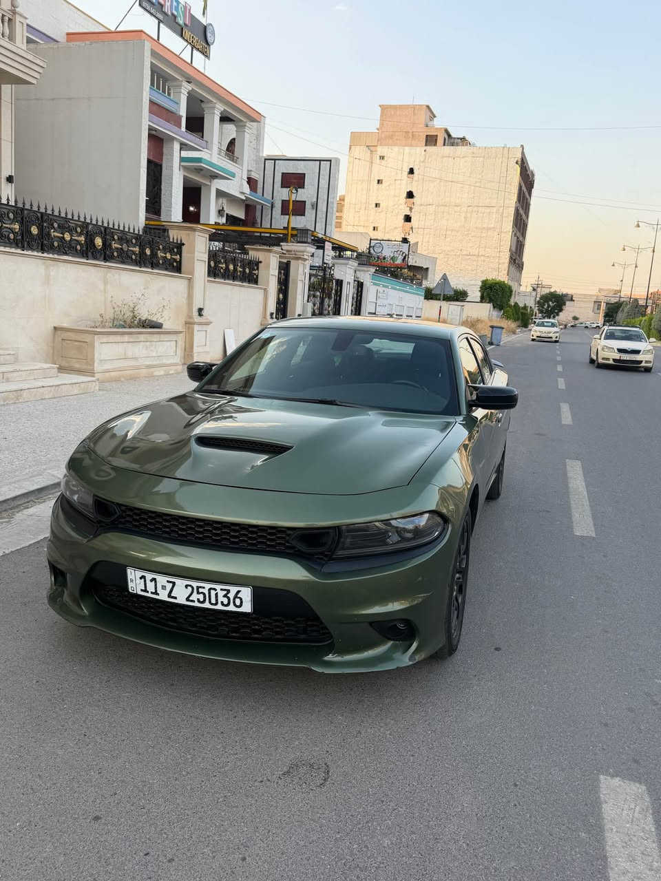 السلام عليكم 
دوج جارجر sxt 2022（AWD） 
حادث سياره تبديل بنيد وصبغ نص جاملغ ايسر كارت 
شاشة كبيرة
حساس خلفي 
سوبر تراك 
سستم صوت الباين 
مكان سيارة بغداد 
رجاءً فقط بيع مو مراوس 
***********
بيه مجال للي يجي بغداد, العراق
