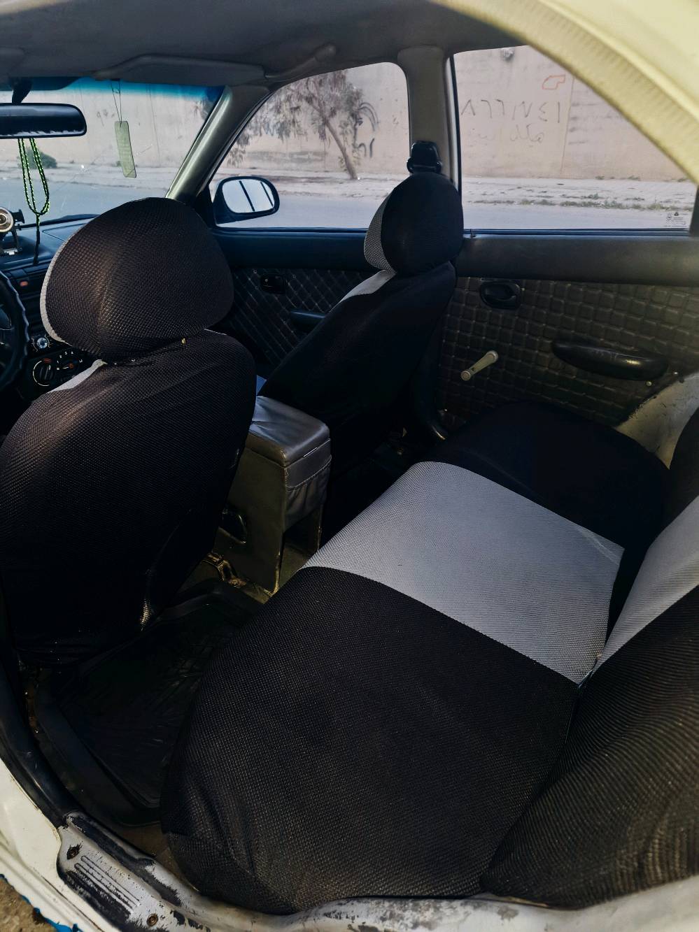 صبغ عام للجمالية
ضربة خفيفة بالصندوق
رصعات بسيطة بالسقف 
مشروع وطني السيارة
دفتر بانزين هم موجود( سيارة نظيفة مال بيت )