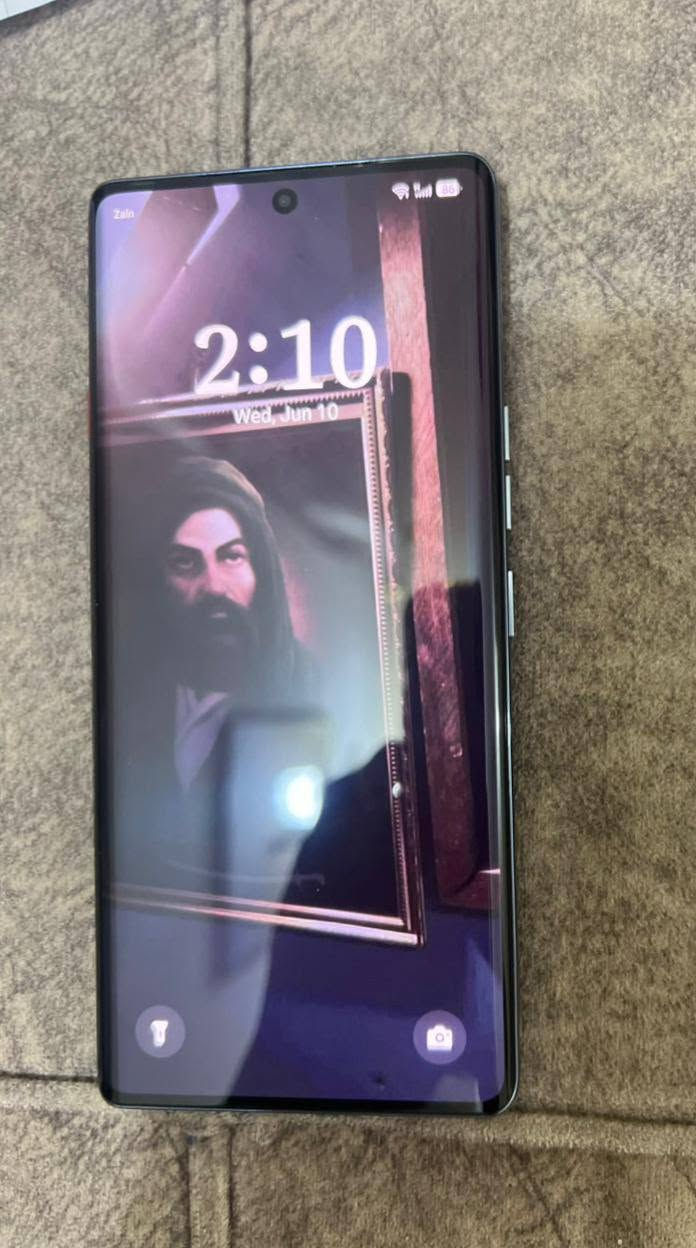جهاز تكنو كامون 40 برو  5G
ذاكرة 256 رام 16 مع كارتونته
الجهاز شغال بس الشاشه  تطلع الوان يعني يحتاجله تبديل شاشه وفلاته سماعة اتصال

سعره 175 وبي مجال
***********
