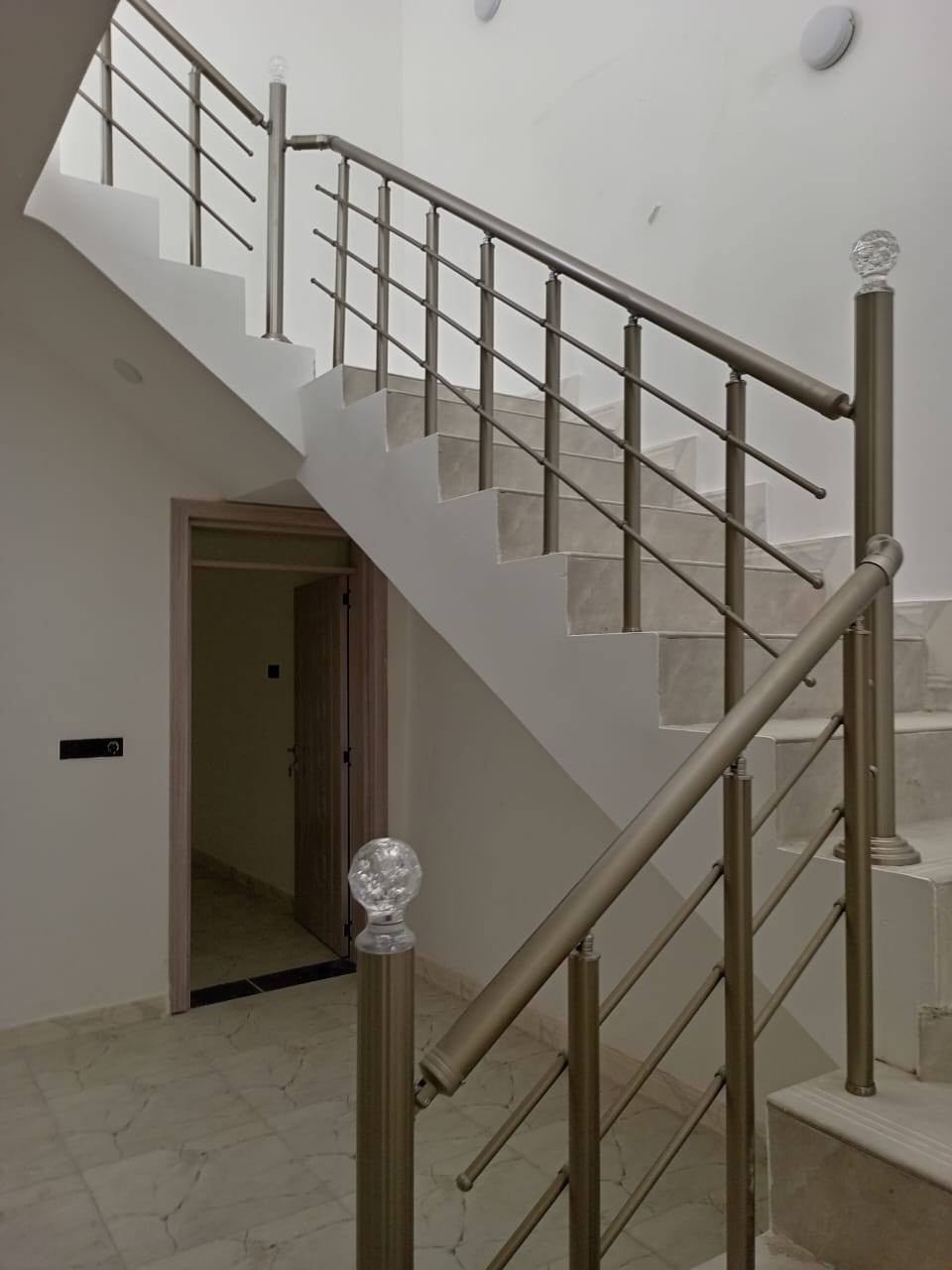 للبيع دار 100م طابق واحد البوعيثه السلطان الثالث بناء درجه اولى للاتصال خاص او مكتب جبل الوادي للعقار والاستثمار ***********
