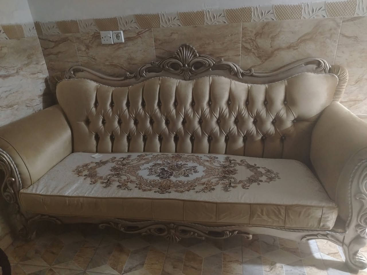 ديوان فصال ملكي شغل عراقي نظيف
السعر 700
 العنوان حي الصحة


**إذا كنت صاحب هذا الإعلان وتريد حذفه لأي سبب، رجاءا أرسل رسالة إلى الدعم الفني**