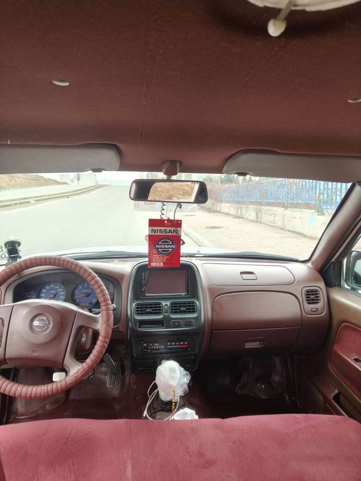 نیسان پیکاب 2010 سەیارەکە چوار پارچەی ڕەشە لەسەر ساخی بێ ناوگرتن پشت و پێشی کەپسە چوار تایەی تازەی لەسەرە گێڕ و مەکینە و هەمووگیانی بە شەرت سەنەوی تازە بەسەر چووە .
ژ.م *********** رانية, السليمانية
