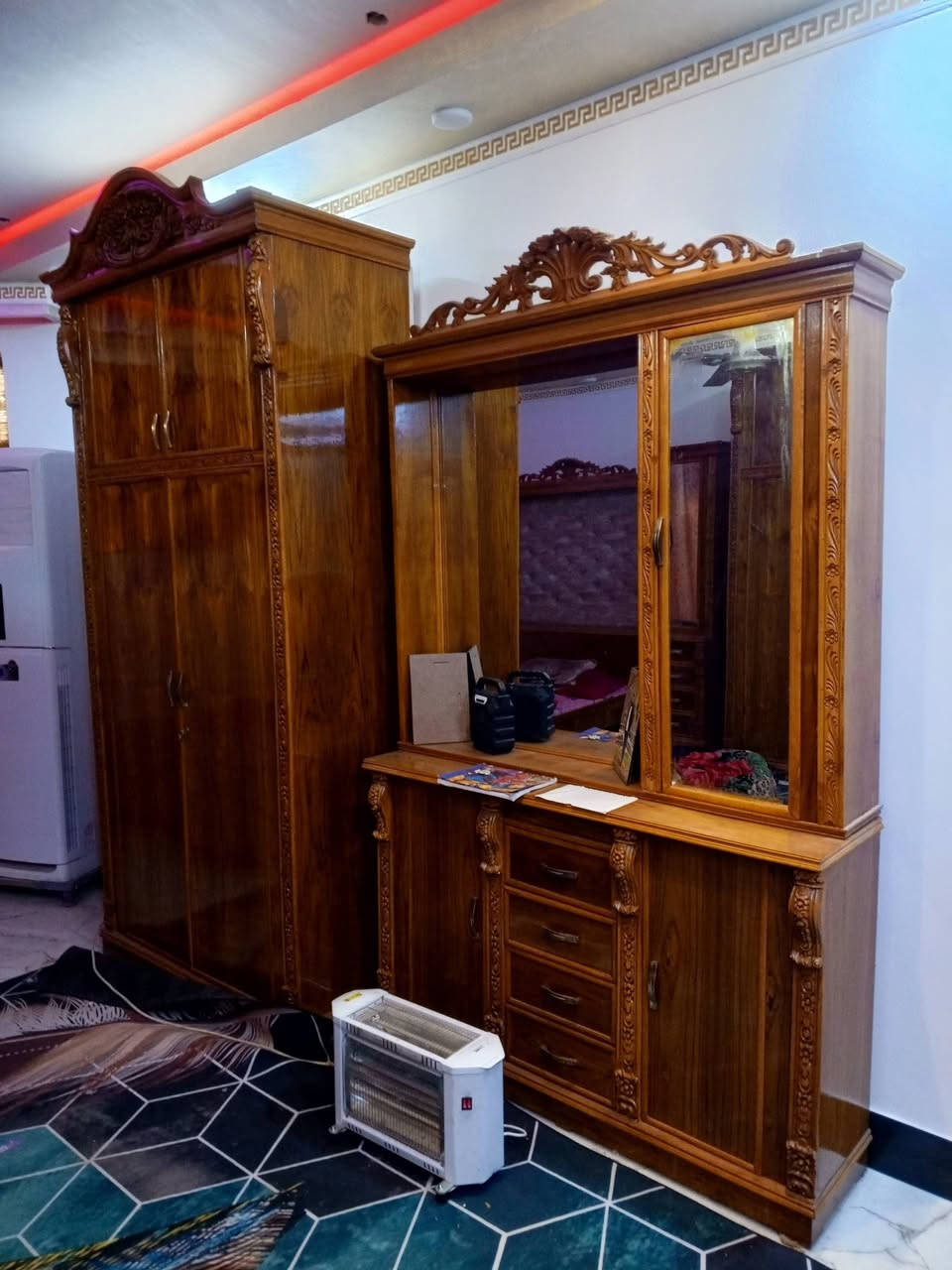 غرفه اخشاب تسكان للبيع استعمال قليل للاستفسار ***********
