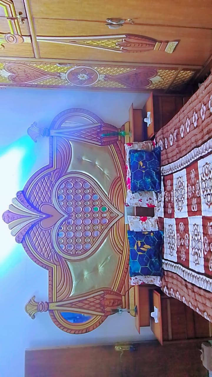 سلام عليكم قرفت اخشاب.  البيع الحد يكسر بيه.  وهذا رقمي خابرني مامتواجد ع فيس ***********
