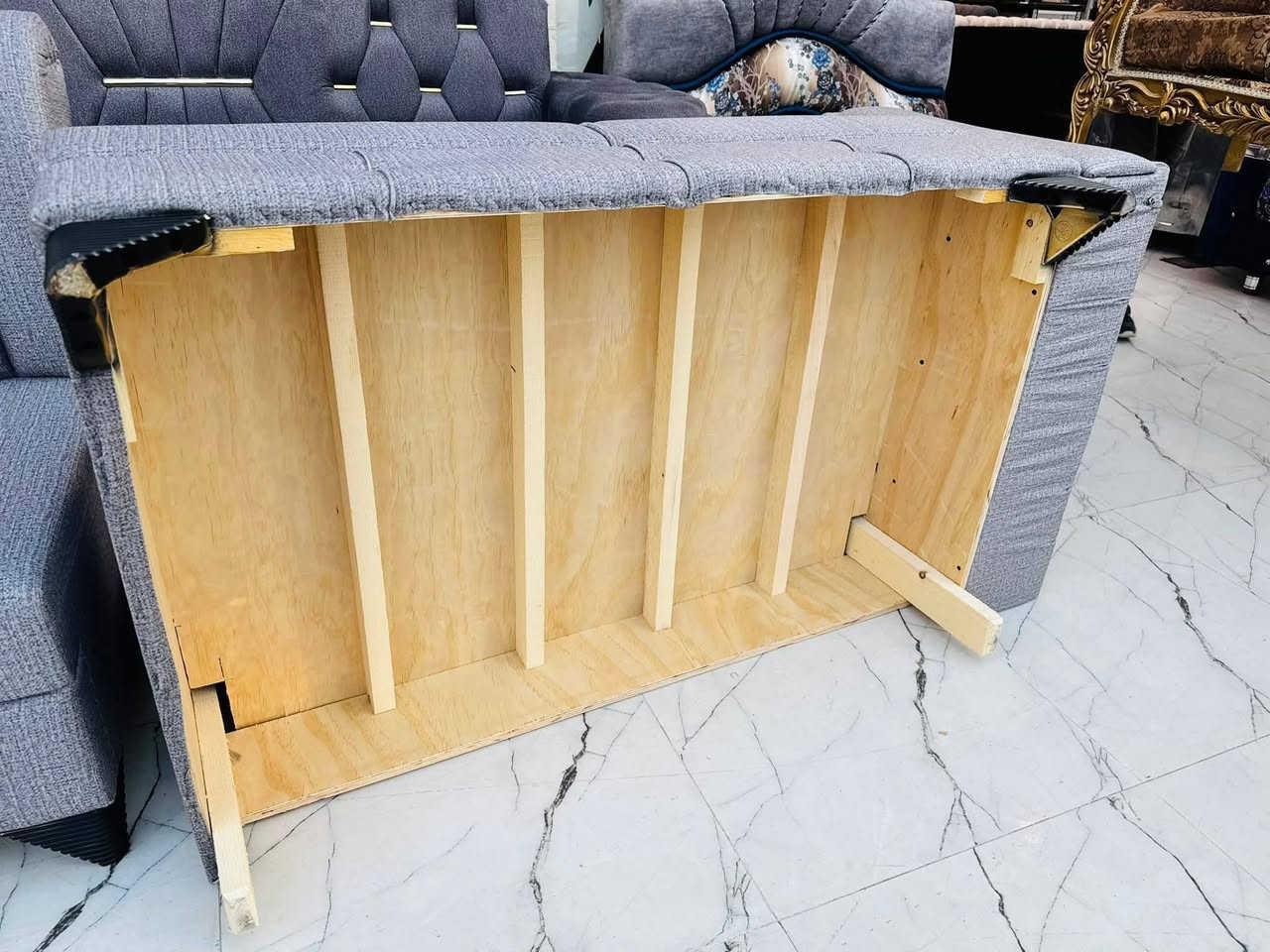 مفاجأة كبرى ♡ ويانه وبس الفتره محدوده  ديوانات ذات تصميم تركي شغل عراقي ضمان سفنج هايكستر عراقي ضغط عالي ضمان 6سنوات خشب 18مليم جام انج  ونص عراقي ضمان 10سنوات بأسعار منافسة وخيالية💫  خدمة توصيل 🚛الى باب البيت🏠 وسعر💫 التوصيل مجاني ديوان بموديلات تركية بطول 7.50 بسعر💫 مناسب جداَ جدا400 ألف د.ع  مع هدية كوشة عدد 4  نعمل💫 حسب القياسات الخاصة سعر المتر 70 ألف فقط فقط 
للحجز والاستفسار الرجاء الاتصال على الارقام التالية📞
***********مهند،،
***********مهند واتساب فايبر 
***********مهند،١
