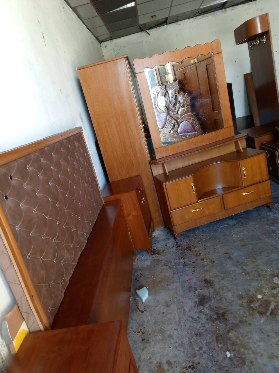 يتوفر لدينا غرف نوم صاج عراقي فول نظافة العنوان قريه صدر النهر الشارع العام أي استفسار اتصل بنا/////***********
