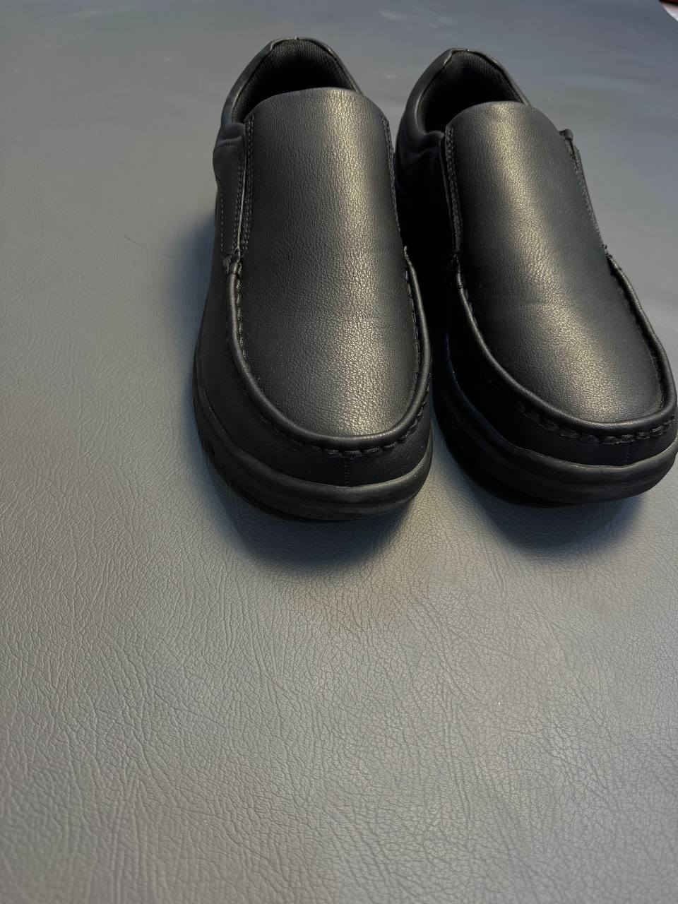 جلد طبيعي شباب ادخل ع كوكل شوفوا سعره وماركه مالته يباع مع الكارتونه الاصليه يلبس ٤٢ ونص وممكن ٤٣ 
السعر 35 مع توصيل ملبوس العافيه


**إذا كنت صاحب هذا الإعلان وتريد حذفه لأي سبب، رجاءا أرسل رسالة إلى الدعم الفني**