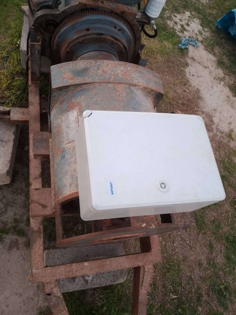 سلام عليكم محرك دويس 4سلندر نضيف جدا
راس توليد-30كيلو واط-37كيفي شغال لا تنقيص ولاتبخير
الاتصال ***********
***********
