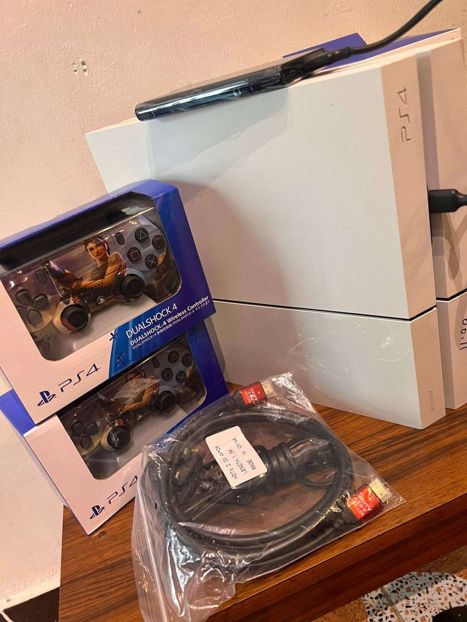 بلي 4 فات ياباني ممشتغل بالعراق مال باله نظافته 95  نظام 11 ذاكره الجهاز 500 + هارد خارجي اصلي 500 يعني ذاكره المتوفره واحد تيره ملحقات شوفه عينك جدد يدات ثنين + ستاند + كيبلات او بي العاب بيس 2026 + جيتي اي + كرايد ميراج + تومب رايدر + كوده فور 5 + بيس 2021+ كلفت يوتي وبي مجال بعد 3 العاب السعر 300 الف قفل 
***********
