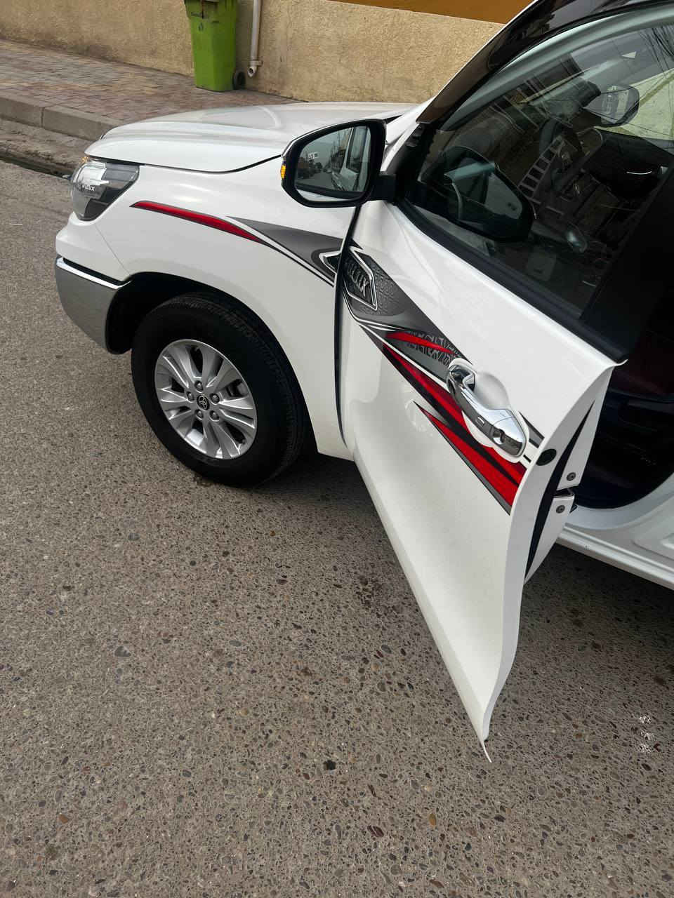 تيوتا هايلوكس ناصي SAS  للبيع 2024   السيارة فوول مواصفات  وضع الزيرو وكالة ماشيه 30 ألف رقم أربيل دولي دوشمة أرضية + كشنات جلد مكفولة كفالة عامه من الشخط 
عنواني بغداد المعامل 
للأتصال :   ***********
