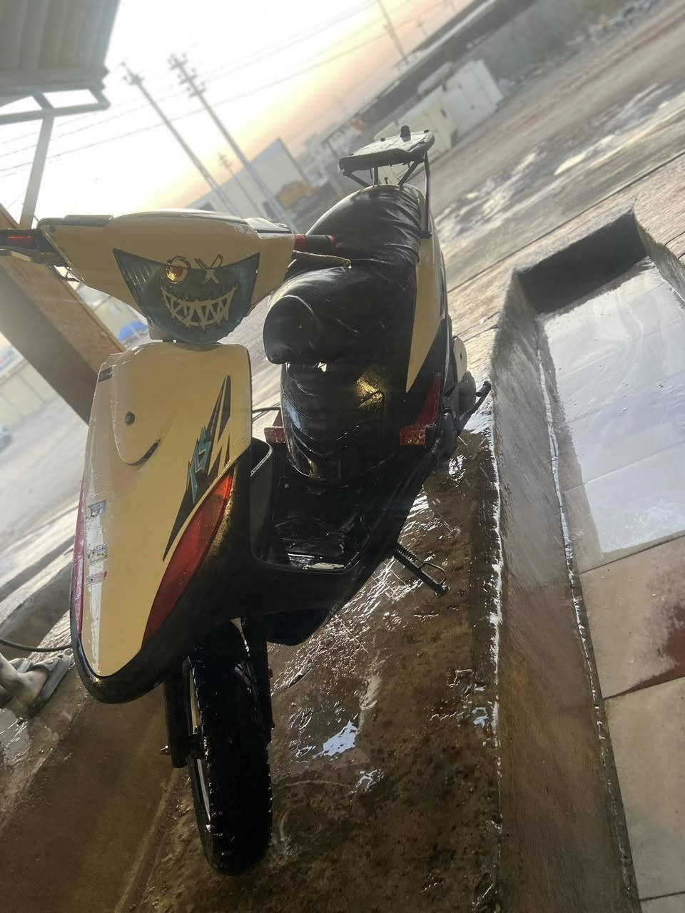 ماكس عدله كابريتر يباني كلها شغاله الدراجه بلاديه وحلوه وسعرها 350بيها مجال للشراي اتصل ودلل ***********
