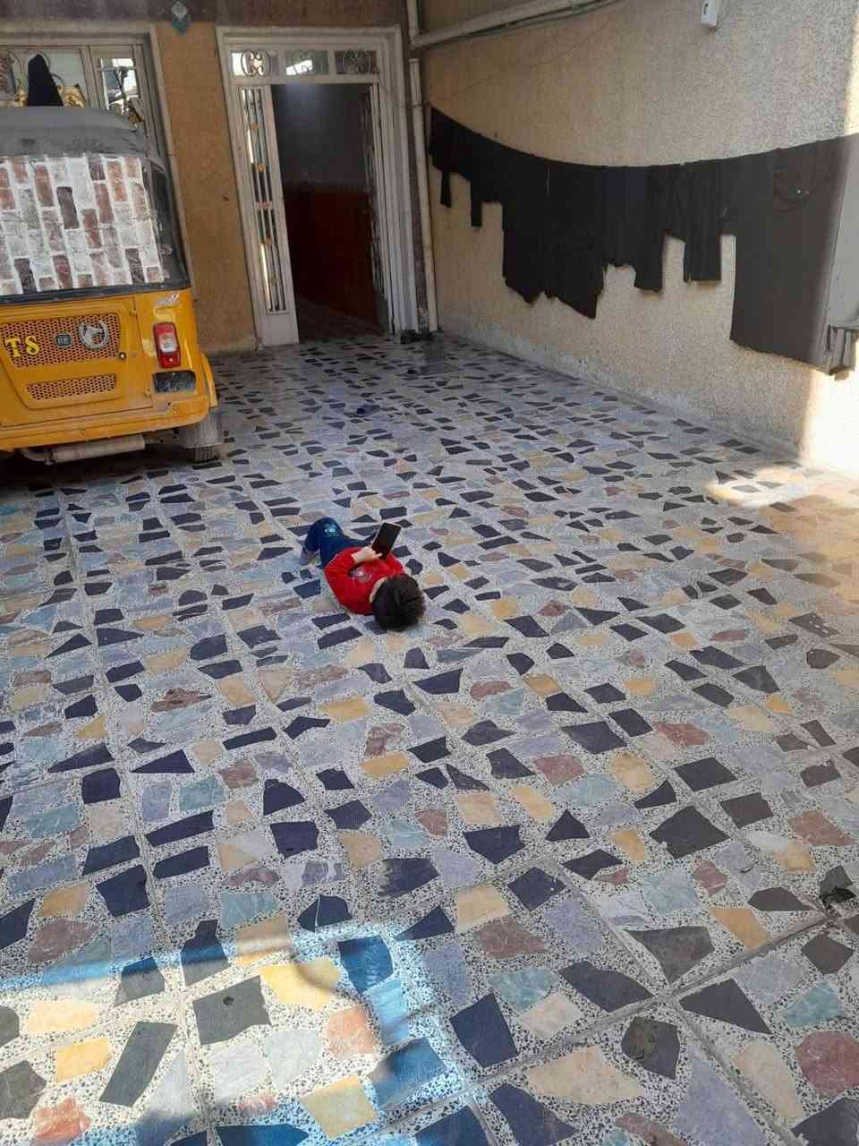 دار البيع مللك طابو صرف مساحته ١٠٠ متر واقع حال ١٠٥
الواجهه ٥ ونص ونزال ٢٠ طابق الاول  طرمه مساحته واسعه 
واستقبال مساحته هم واسعه  وغرفه ومطبخ  وحمام 
وطابق ثاني غرفتين   البيت عكاده بناء قديم 
حي اور  حسينيه المصطفى  
شارع المدارس أو  شارع سكلات محله ٣٢٩ 
السعر  قفل ١٨٠
‏ ‭٠٧٧٤ ٦١١ ٧٧٢٨‬
