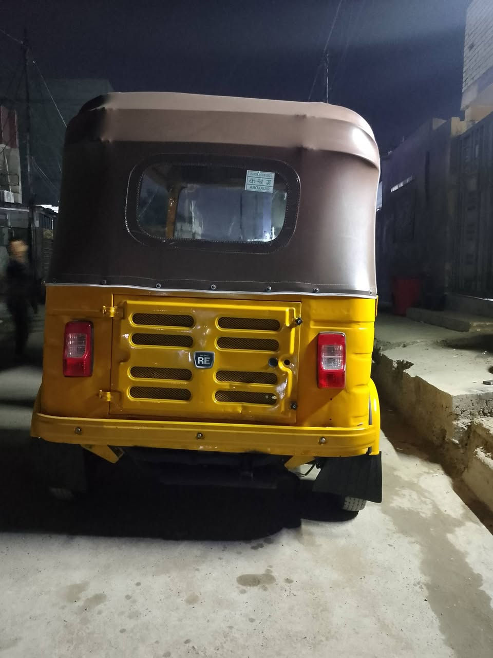 السلام عليكم
للبيع موديل 19 رقم وسنويه تحويل ثاني يوم
مكينه وكسل كفاله لا تنقيص ولا تبخير 
مكان بغداد الشعب 
السعر 5 و 700
الاتصال ***********
