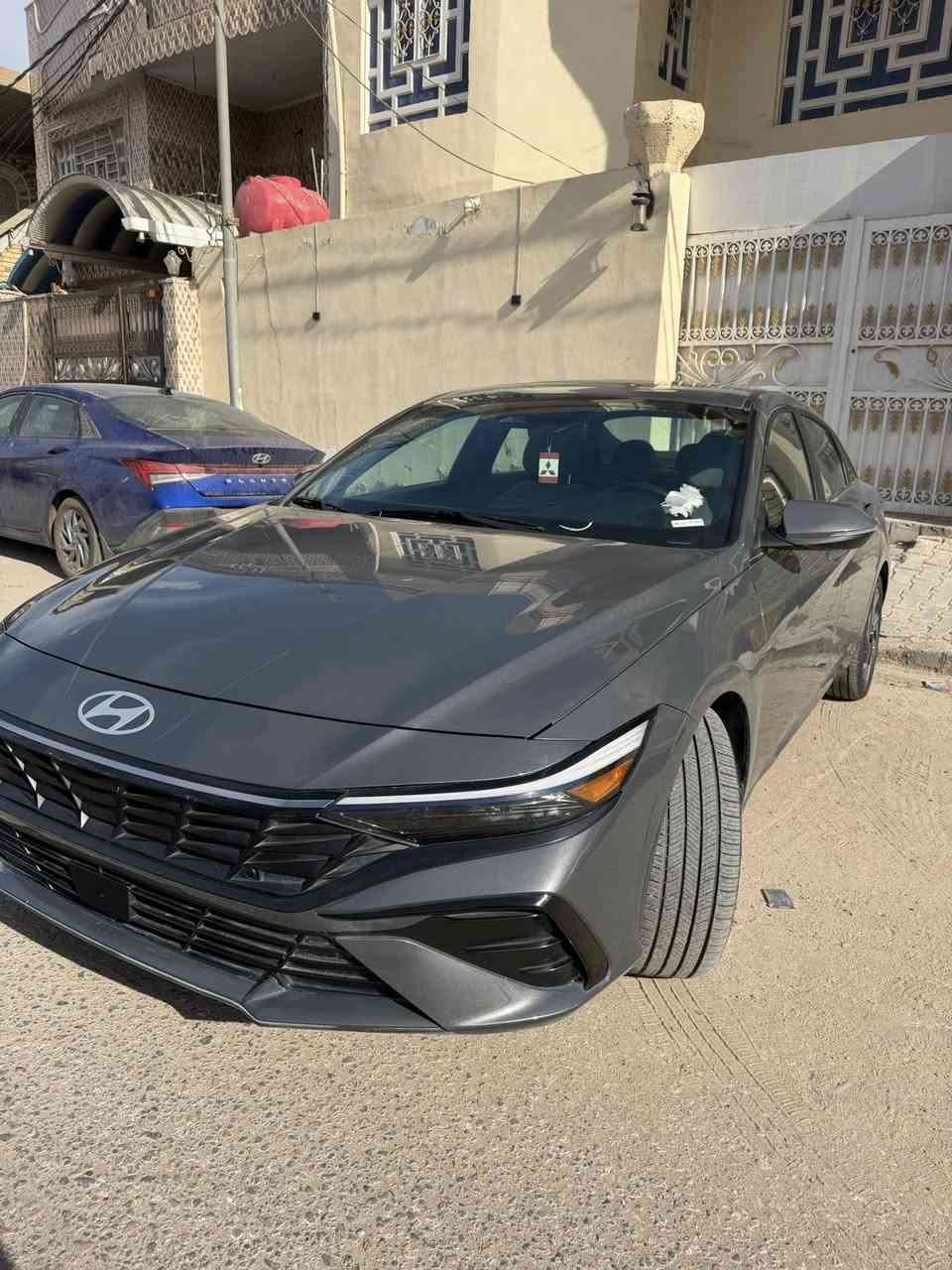 السلام عليكم النترا هايبرد لون اسمنتي ٢٠٢٥ ماشية ٦ الاف حادثها باب سايق  وتبدلت نفس اللون يعني السيارة بدون صبغ  ايرباك بردة فقط طاك فول مواصفات فتحه جلد ابيض تدفئه تبريد كشنات ذاكره خزن للكشن سماعات بوز رادارات ٣٦٠ درجة اناره متغير بلدشبول دخول ذكي شنو ابالك مواصفات بيها السياره بدون رقم رقمها يكلف ٢٢٥ الف مكانها النجف الاشرف 
السعر ١٧٥$
***********
