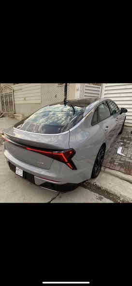 السلام عليكم اخوان للبيع كيا كي فايفK5 
مديل 2025 ماشيه 18 آلف السياره مرقم بغداد كامل باسمي 
مواصفات جي تي لاين  لون سمني المميز اعله  مواصفات ب كي فايف 
🔴🔴ويل 18 الكبير 
محرك 2500 تنفس طبيعي 
بانوراما 
كشنات جلد تدفئه جلد طابع رياضي مختمه ب Gt Line  
تبريد لمس 
شاشه متصل 
أربع رادارات امامي خلفي وجانبي 
حساسات امامي خلفي 
نقاط عمياء 
توقف ذاتي 
بصمه دخول ذكي 
تشغيل عن بعد 
شاشه متصل 
هاند بريك بصمه /اوتو هولد /نزول منحدرات / درايف مود وضعيات قياده 
اضائه داخليه بال LED 
كشنات حضن رياضي مختم جي تي لاين بالون الأبيض 
السياره ب كامل بيانو بلاك بلاك ادشن 
🩷فول الفول مواصفات اعله مواصفات للأخير جي تي لاين 
🔴🔴الضرر صبغ ربع البنيد فقط بدون فتح / وتبديل السياره مع بارد بسيط جدا في باب الصدر والباقي كفاله من جكه الابره 
رقم بغداد 
🔴مرقم بغداد الجديد الإنكليزي باسمي 
السعر 228 وبيه مجال 
الرقم ***********
أناره خلفيه بال LED
