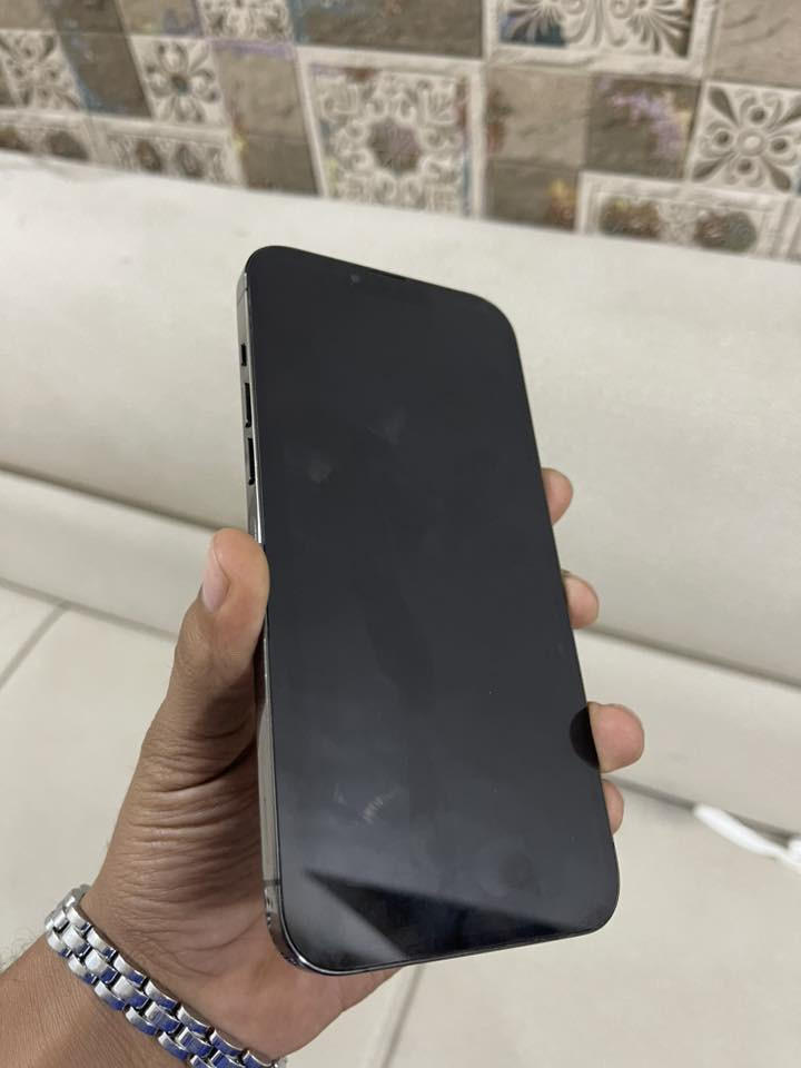 السلام عليكم 
13برو ماكس 
ذاكرة ٥١٢
مبدل شاشه 
مبدل فلات شحن
بطاريه ٨٧
السعر ٥٠٠

يقره ففط شاشه مبدله
***********
