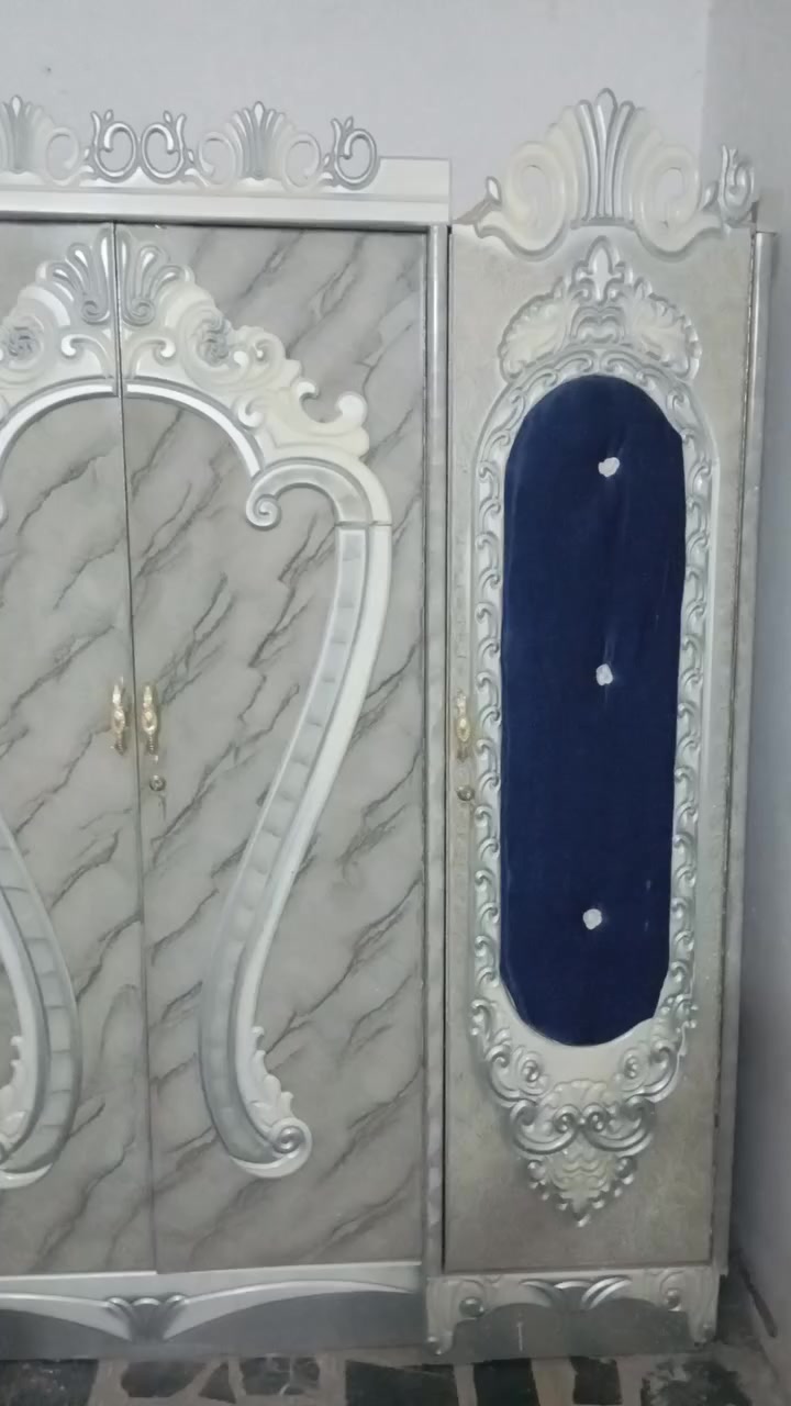 لبيع غرفه نوم نظيفه فول
***********
