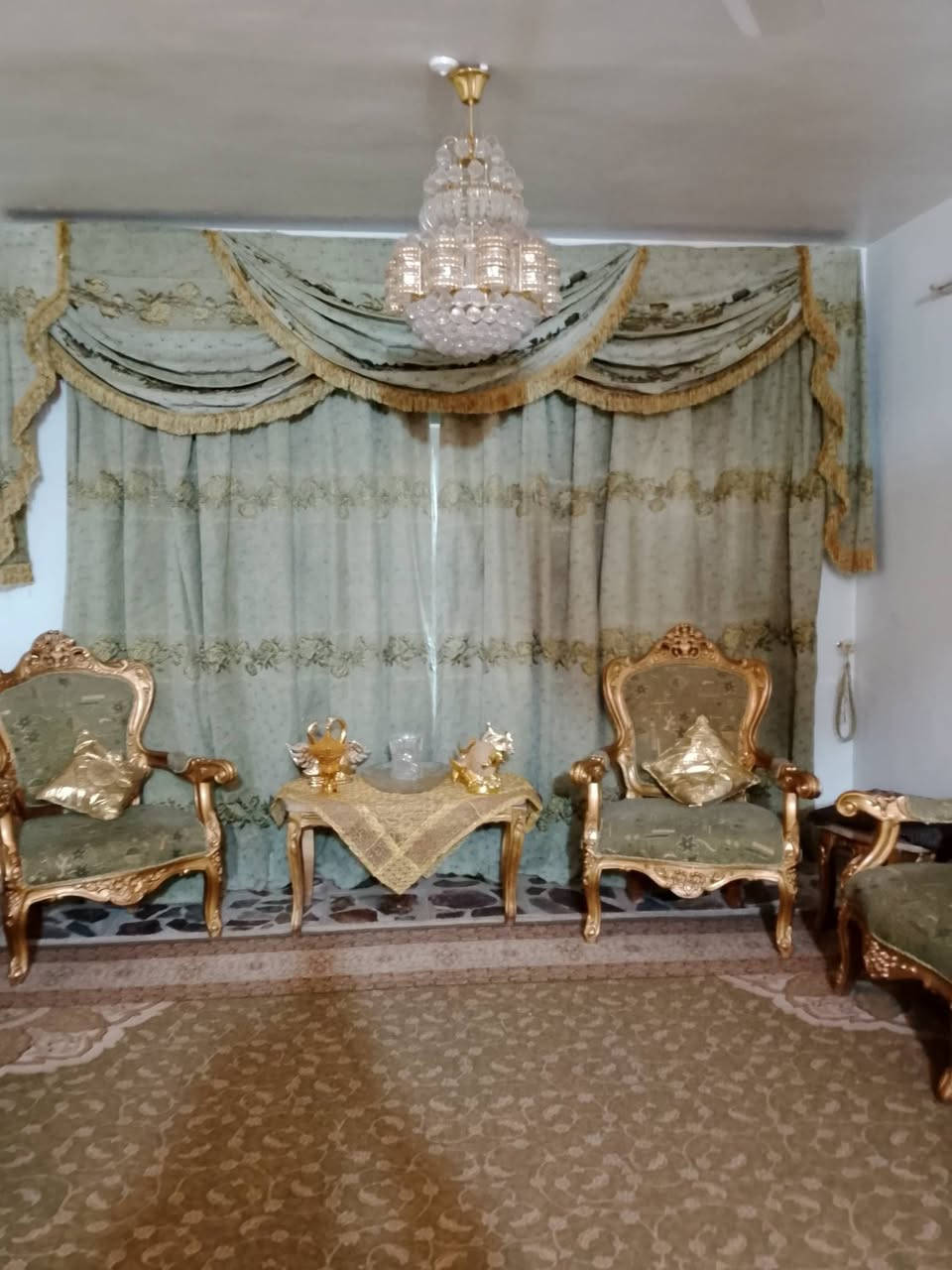 السلام عليكم عندي غرفة خطار كاملة للبيع نظيفة كلش استعمال قليل للاستفسار الاتصال بالرقم ***********
