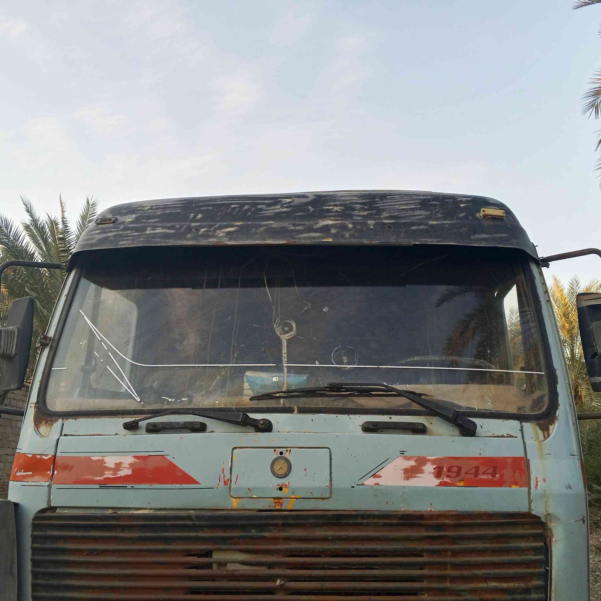 السلام عليكم  شباب الفي مديل1983كير ومكينه مكفولات مداور ثاني يوم سياره بسمنه السعر 95الشراي ينتصال عله هاذه الرقم ***********بيه واتساب
