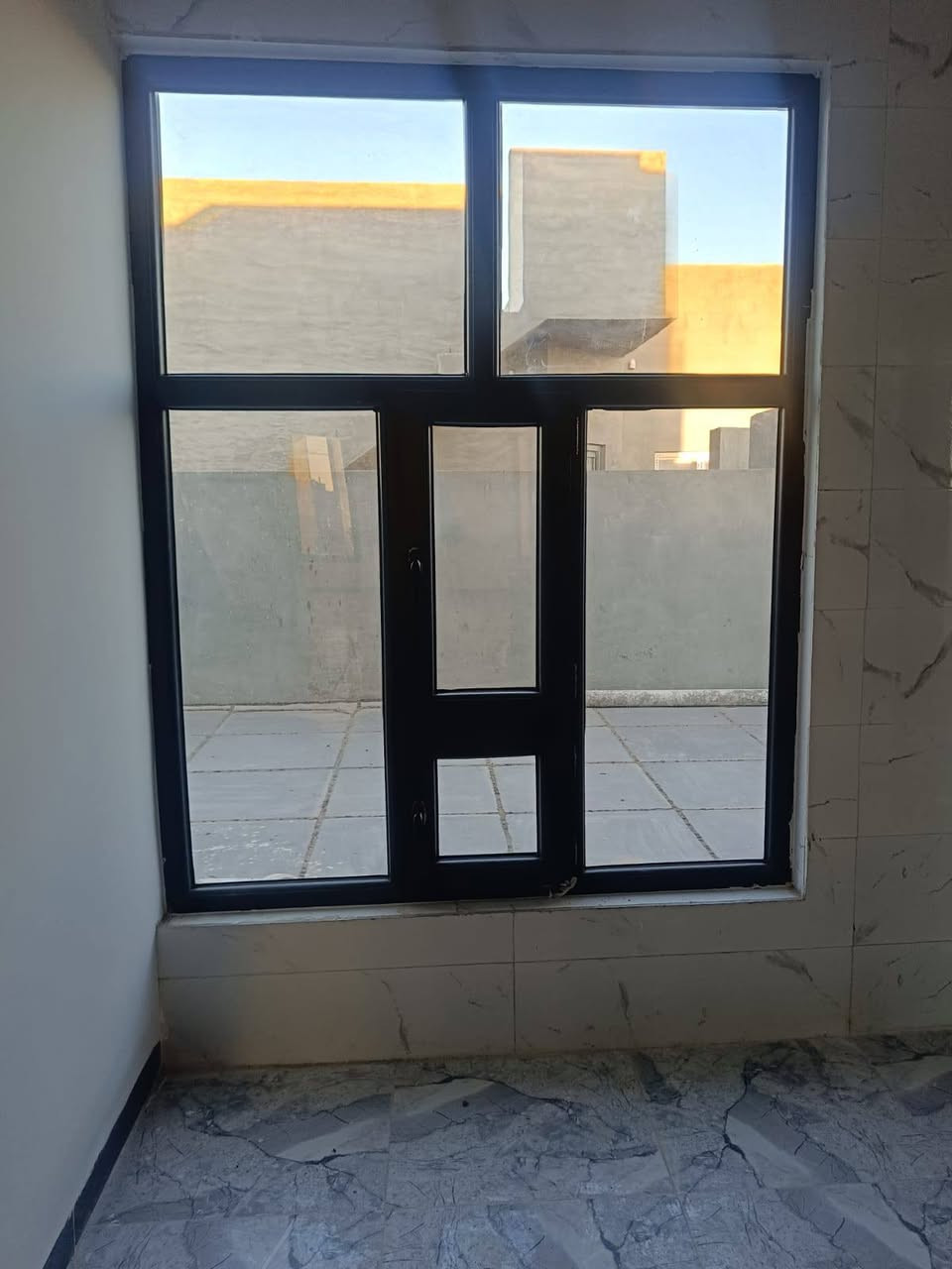 السلام عليكم
#للبيع دار سكني تكريت الديوم منطقة التصنيع🏰
#دار زيرو نظام ملكي🏰 فول مواصفات وجاهز للسكن 🏰
#مساحة 200  متر 🏠
#واجهة 10 م ونزال20 م
#موقع دار جدا مميز قريب جدا على شارع 60  وشارعه20
#يحتوي الدار على 🏰
#واجهة الدار حجر حلان 🏰
#الدار كله سحب مغربي ملكي مع نقشات 🏤
#غرف نوم عدد 5 🛌 🛌
#صالة استقبال ملكي 🏰
#صالة وسطية ملكي عدد 2 🏰
#مطبخ حار وبارد ملكي 
#كراج للسيارة  🚘🚘
#مجاميع داخلية وخارجية 
#حمامات داخلية نظام دفن  🛀
#نظام تأسيس غاز دفن ونظام جزامه
#نظام تأسيس كامرات وانترنيت📹
#سطح شتايكر
#حديقة  🌲🌴🌳🌺⚘️
#ابواب خارجية قاصة درجه اولى
#ابواب داخلية تركي درجة اولى 
#سيراميك الدار  درجة اولى
#محجل ملكي ودرج مرمر 
#مغاسل الدار نظام تعليق 

#للاستفسار والتواصل على رقم *********** ☎️

