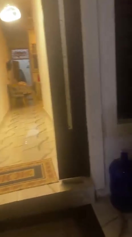 السلام عليكم من رخصه صاحب الكروب بيت كامل مكمل والكمال لله ، يحتوي ع حمام خارجي واستقبال وحمام داخلي ومطبخ وغرفه ، الطابق الثاني يحتوي ع 2 غرف وحمام ، وسطح 2 البيت في مجمع فدك قرب اسوق الجوهره السعر 70 وبي مجال تواصل خاص


**إذا كنت صاحب هذا الإعلان وتريد حذفه لأي سبب، رجاءا أرسل رسالة إلى الدعم الفني**