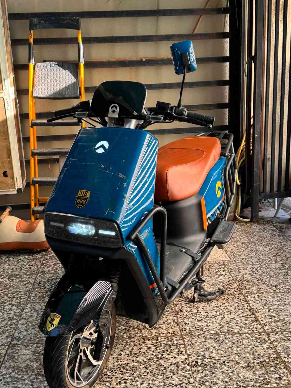 دراجة شحن HVS 318 بطارية عدد 6 الشحنه الوحدة تمشيك اكثر من 65 كيلو دراجة بالجيس تايراتها جدد 
مواصفتها بك ورة 
3 نمر 
سرعتها 87 
لدات عالي ناصي 
بيها درع لحماية الدراجة
وبيها بعد هواي مواصفات حلوة دراجة عملية 
سعرها 950 الف 
*********** واتساب مكاني بغداد الدورة
