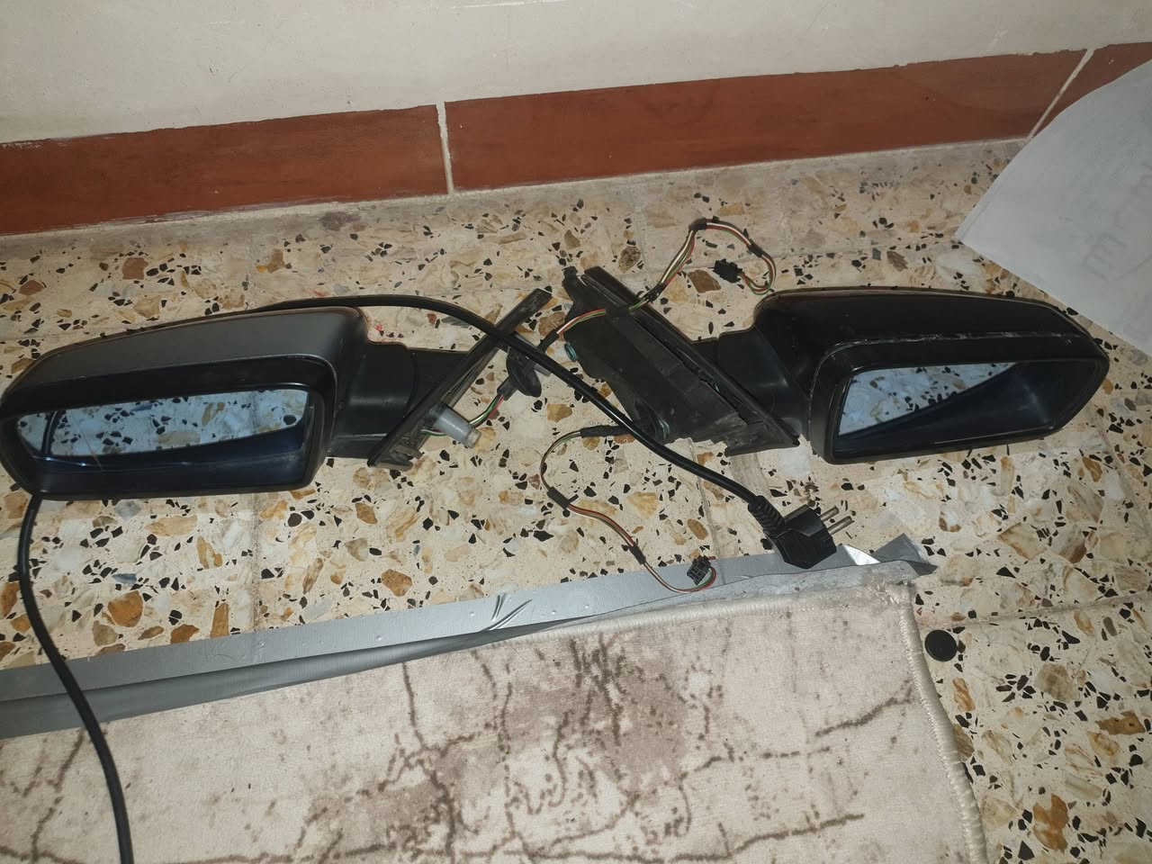 للبيع مرايات مال بي أم ميماتي كهربائي شغل شرط الفحص مال تفصيخ بسعر ٨٠ الف رقم موبايل ***********
