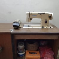 ماكنه خياطة أصلية الصنع نسائية الماكنة منزلية الصنع بولندا للبيع  الأس...