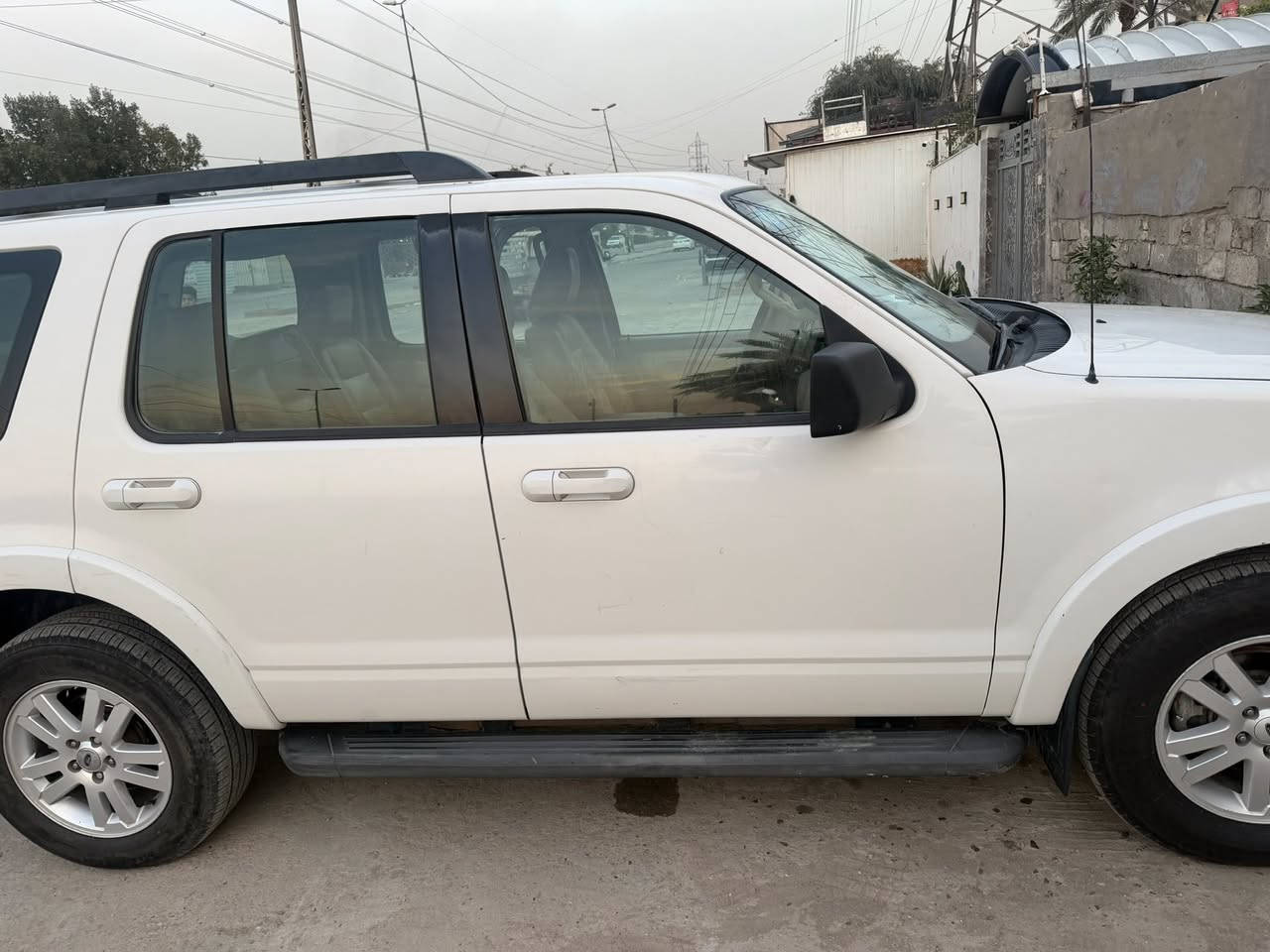 فورد اكسبلور 2010 خليجي
مواصفات xlt
محرك مكفول
كيرها مبدل اصلي
مبدل دعاميه اثر حادث بسيط فقط
داخلها مثل مشوف 
السياره يرادلها حداديه 
بيها تلحيضات 
رايدها ب ١٠٠ $
مكانها بغداد 
رقم هاتف *********** للاستفسار اكثر
