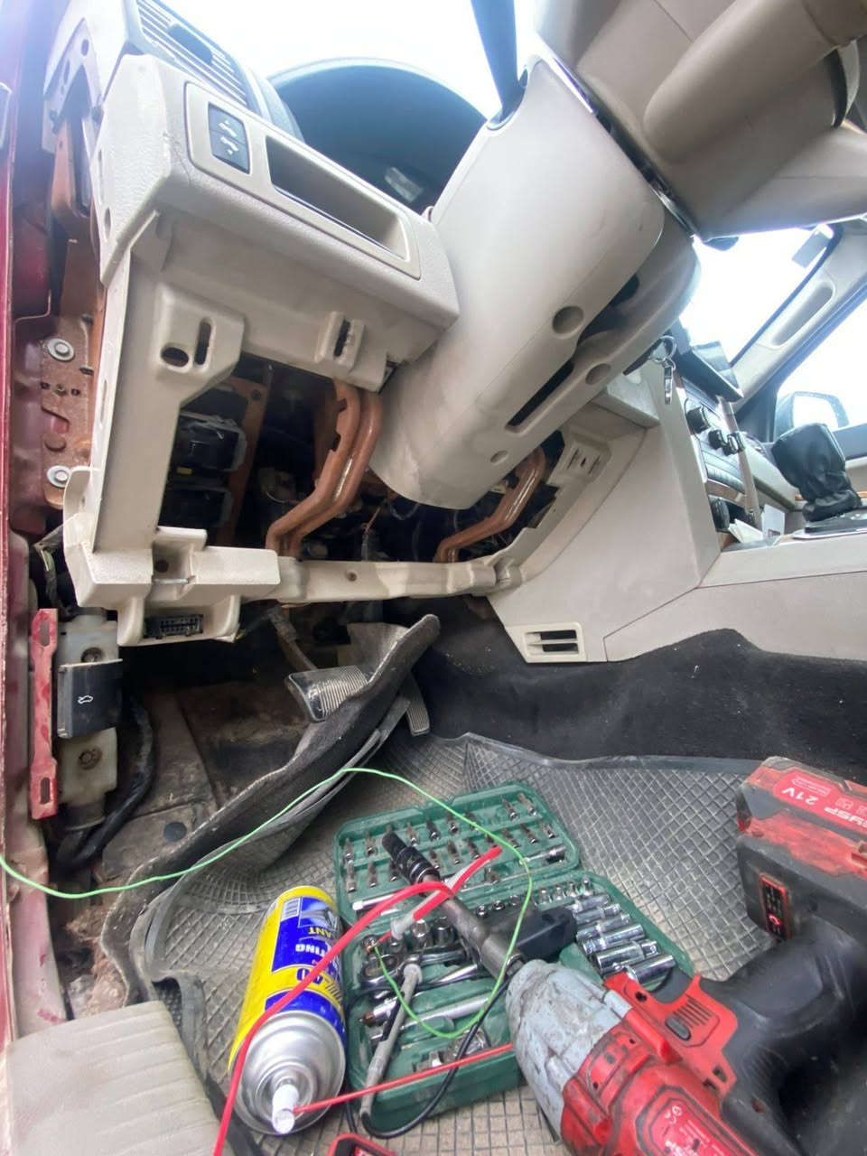 سلام عليكم
اليوم شرفني اخويه 😚
 سياره مدير سلف لاريدو موديل ٢٠٠٩🚀
بيهة قطع بخط السلف 🛠
يوجد ادوات احتياطيه جديد ومستعمل 🚀
يوجد توصيل لجميع المحافظات العراق 🇮🇶
عنوان بغداد الدوره شارع ٦٠📌
اخوكم احمد المشايخي 🦅
***********واتساب 📞
