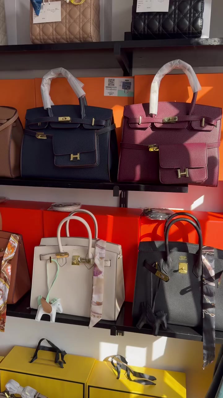 مشروع جديد حقائب نسائيه ماستر اصلية 
واتمنه دعمكم 💕
وللحجز قطع واستفسار 
***********
