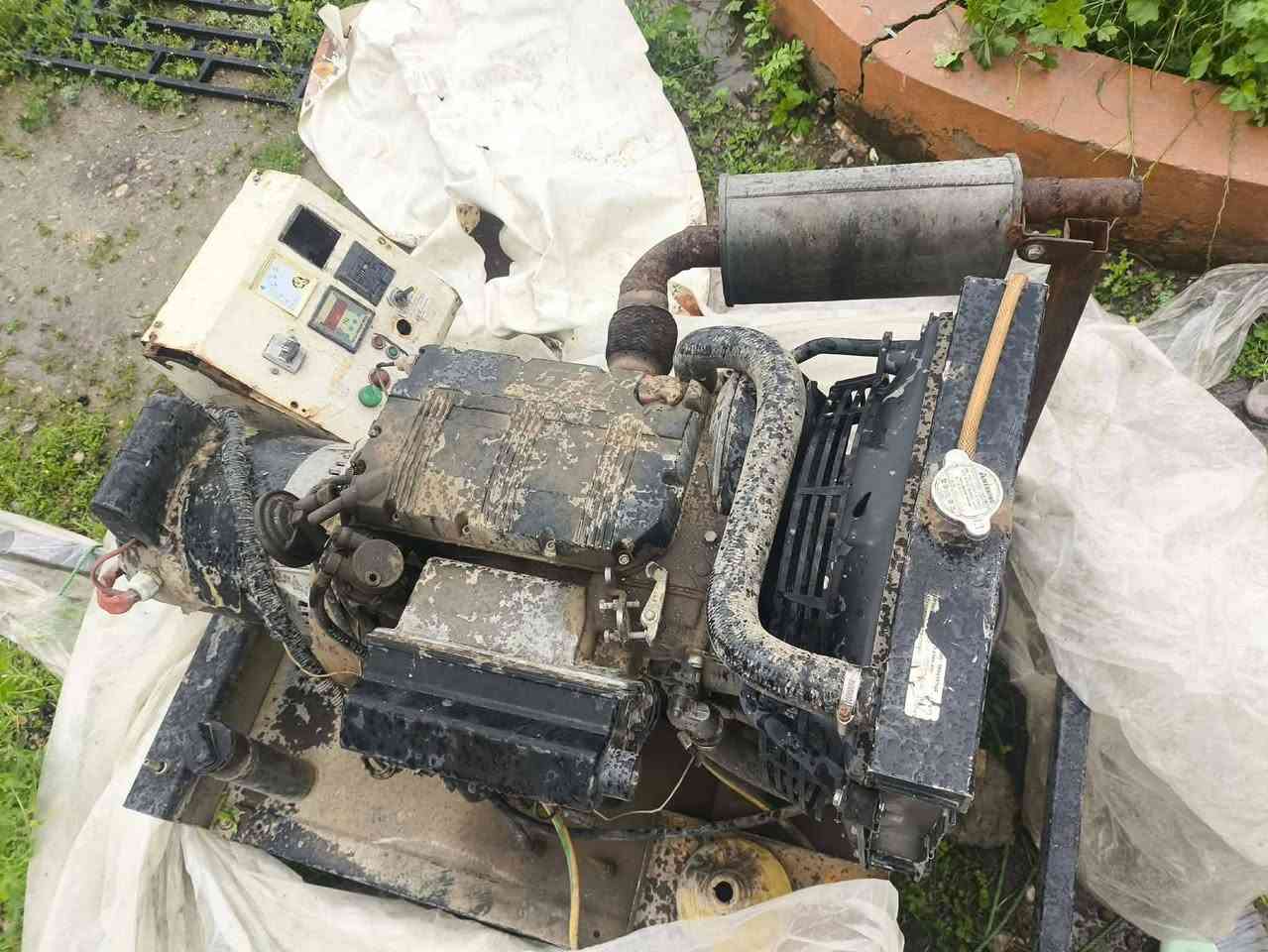 مولد للبيع
مكان موصل 
عوزها تجفيت سعر مليون وبيها مجال
***********
