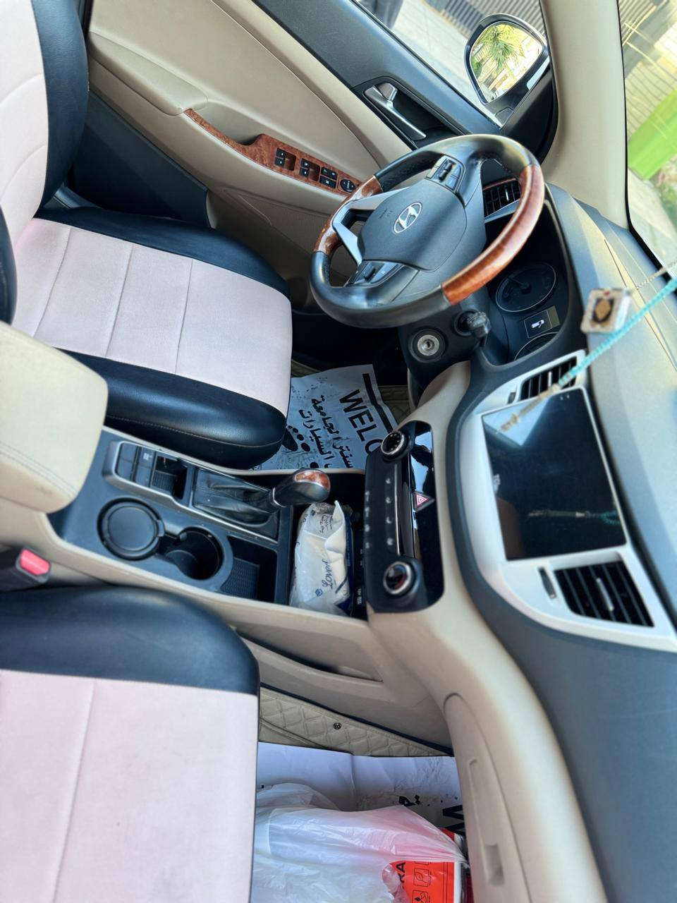 سلام عليكم توسان 2017 كلين ما ماشيه شاشة لمس كامرة خلفية سيارة جديدة ماشيه ٤٠ يعني اخت الجديدة لسستفسار علئ الرقم ***********
