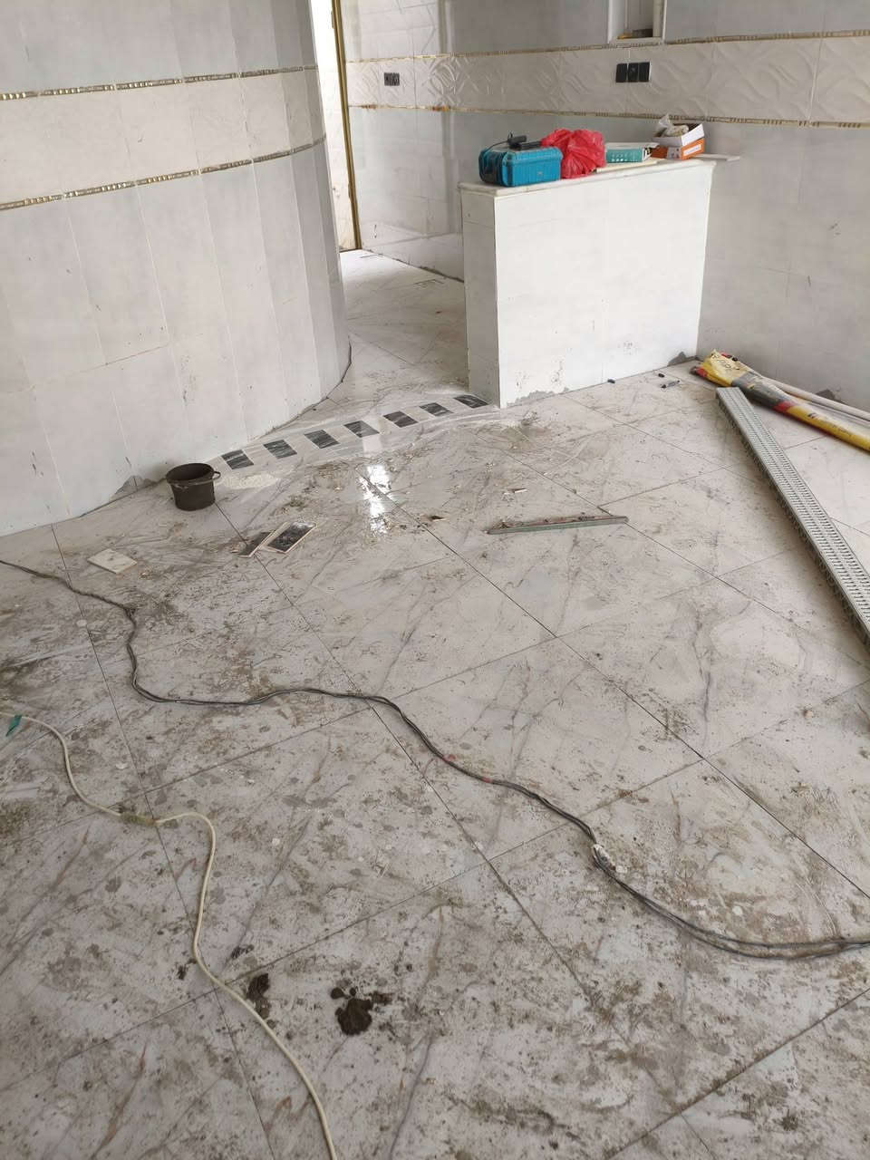 سلام عليكم خلفه سيراميك متفرغ شغل دره أوله ايراني واتساب تصال***********
