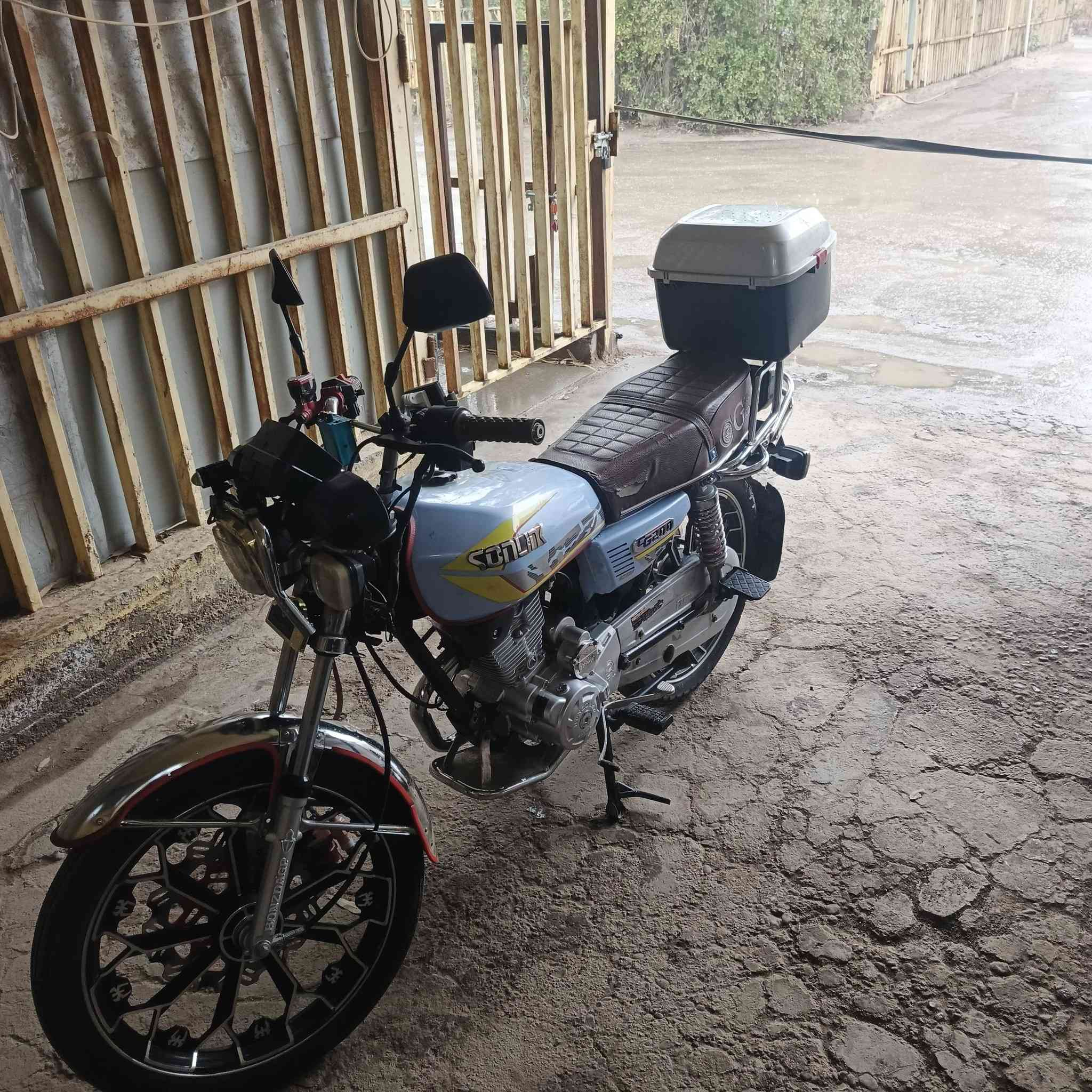 سلام عليكم موطور يراني موديل2024 محرك 200 / 5كير فول نضافه كدام عينك رقم صاحب دراجه *********** مكاني فلوجه نعيميه مكلف بل نشر
