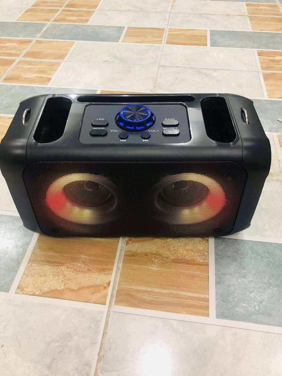 سبيكر صوت عالي
شحن تايب سي 
يستقبل مايك ورام وفلاش 
اضاءة RGP


**إذا كنت صاحب هذا الإعلان وتريد حذفه لأي سبب، رجاءا أرسل رسالة إلى الدعم الفني**