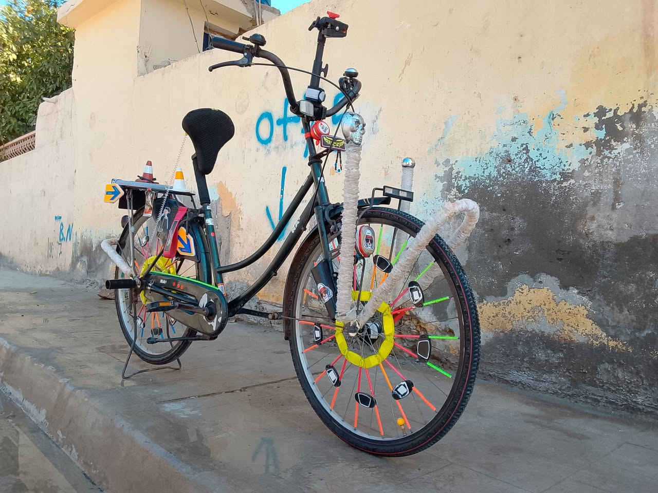 سلام عليكم
باسكل زيتوني شركةNA2💯
موديل 2015 ⚓
تايرات جوابة جدد 🗿
سرج قلاب ستان نص 🎭 
جنبزة فولل ابيع هوة ول الاغراض 🪙
بريكات وصفارة ♨️
الباسكل كبل للشارع 🛣️
مكاني ديالى كنعان 🚧
السعر 130وبي مجال 💲
بيع او مراوس ب دراجة شحن 🃏
الشراي يجي خاص ويدلل اعيوني الة 🖤🌹


**إذا كنت صاحب هذا الإعلان وتريد حذفه لأي سبب، رجاءا أرسل رسالة إلى الدعم الفني**