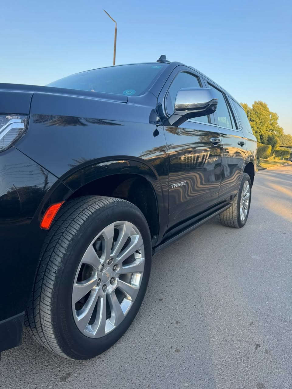 تاهو بريمير 2022 بسعر مناسب بيع سريع
بريمير 2022 فول مواصفات 1/1 وكالة المنصور ام الضمان
اعلى فئة بالتاهو جكات وداتاشو وخمس كامرات
سيارة جديدة مكفولة كفالة عامة
مغلفة PPF بالكامل من الزيرو ضمان عشر سنوات 
سيارة مابيها اي ملاحظة مكفولة حتى من الشخط والرصعة
ماشية 84 كيلومتر
رقم بغداد باسمي تحويل مباشر

السعر 515 $ وبي مجال

مكان السيارة بغداد
*********** ظيف
