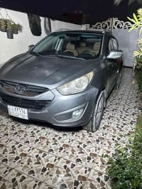 توسان 2010. خليجيه. 2400.  بدون حادث وصبغ.   فول مواصفات.  بنرامه.  بص...