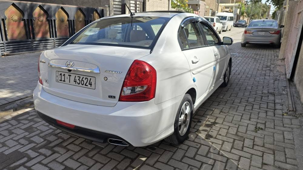 سلام عليكم 
للبيع اكسنت 2011 رياضي فتحة سقف شاشه وكامره والجام كهرباء 5 ويل كب  محرك 1600 سياره نظيفه جدأ وجاهزه بدون اي نقص كير محرك صدر غرفتها جديده تبربد ثلج 
رقم بغداد الدولي جديد سنويه وهزه جديده بيها صبغ جاملغ الامامي وجزء من الباب
السعر 95 ورقه 
للاستفسار اتصال على الرقم *********** بغداد, العراق
