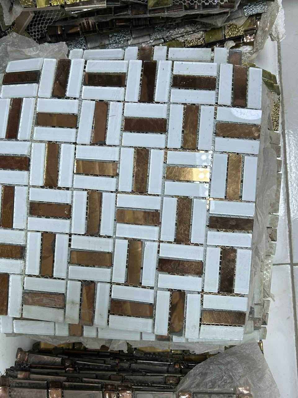 عرووض وتخفيضات 50‎%‎على كافه الايتمات الموجودة بلمحل بمناسبه عيد الفطر المبارك.                     يتوفر لدينا 
*بديل الخشب
*بديل الرخام عظم عاج
*بديل الرخام لاصق ذاتي
*بديل سيراميك
 *زجاج
*مرايا
*ورق جدران
وكافه اصناف الديكورات
العنوان واسط الكوت خدمي منطقه السلام
***********
***********
