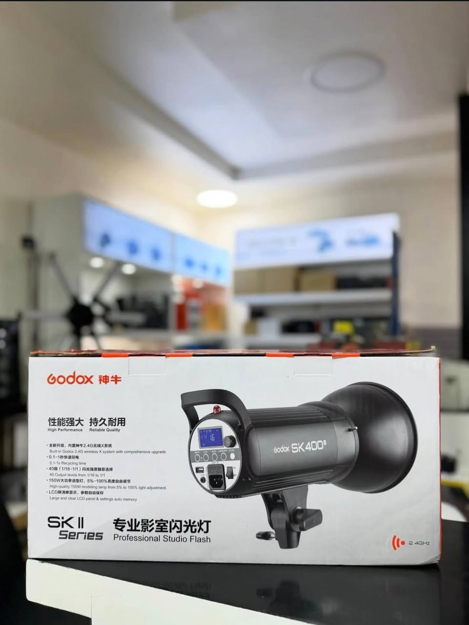 📞 للاستفسار والاتصال المباشر: ***********
​للبيع: بكج إضاءة استوديو احترافي كامل (Godox SK400II)
​إضاءة غودوكس الغنية عن التعريف، البكج كامل مع كافة ملحقاته وجاهز للشغل فوراً (ممتاز لتصوير المنتجات، المودلز، والمطاعم).
​📌 الملحقات المشمولة بالبكج:
​رأسين فلاش (Godox SK400II).
​ستاندات إضاءة أصلية.
​سوفت بوكس / مظلات للتشتيت.
​جنطة الحفظ الأصلية وكافة الكيبلات.
​⚡ أهم المواصفات باختصار:
​القوة: 400 واط للفلاش الواحد (إضاءة قوية جداً وتغطي مساحات واسعة).
​النظام: وايرلس مدمج (2.4G) للتحكم وربط التريجر بدون هوسة وايرات.
​السرعة: شحن سريع جداً بين اللقطات (0.1 إلى 1 ثانية).
​التوافق: قاعدة (Bowens Mount) ترهم عليها أغلب أنواع السوفت بوكس بالسوق.
​✅ النظافة: 97% (أخو الجديد).
💰 السعر: 450 ألف (وبيهن مجال للطيبين).
📍 المكان: سامراء.
