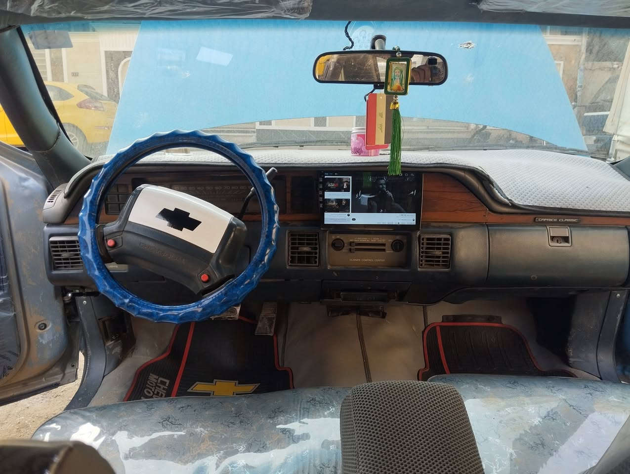 اسلام عليكم دولفين للبيع امانت الله لو ممتوازي مابيعيه لان السياره كامله من كلشي مكينه وكير بل كارتون كهربئيات كماله اسعر 50  الرقم ***********
