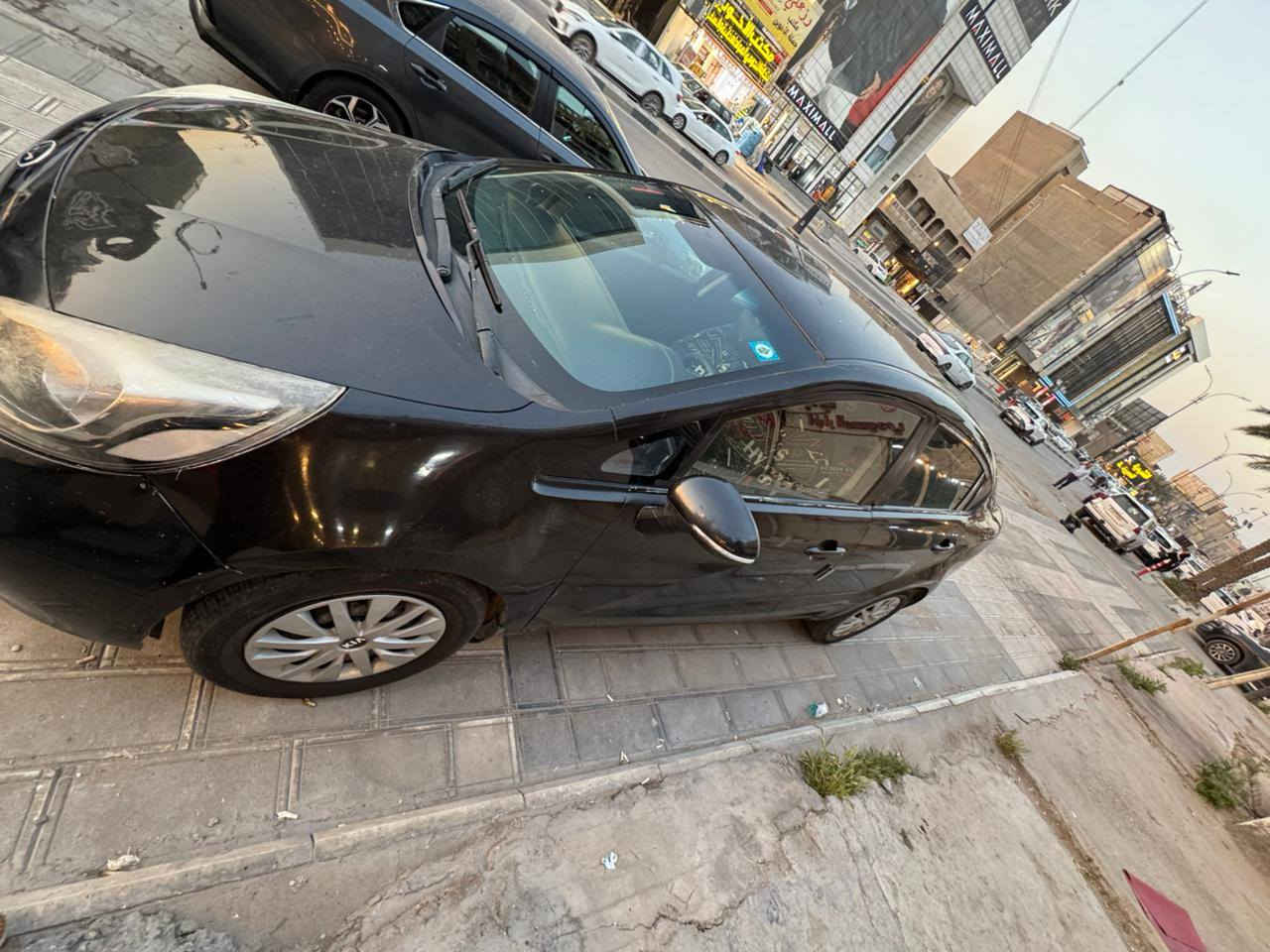 السلام عليكم كيا ريو امريكي موديل ٢٠١٣ محرك ١٦٠٠ gdi قوي وقتصادي
السياره مصبوغه عام أثر جراد لامكلوبه ولا مجفيه 
السياره كير محرك تبريد صدر باتري جديد تخم تاير جدد 
كيرهه ٦ نمر 
تبريد ثلاجه 
منضومه زنون كامله شاشه ايباد كامره دواره نضام ايكو الاقتصادي 
رقم بغداد دولي الجديد 
سستم اناره داخليه متغيره 
غرفتهه نضيفه 
سعره ٧٥ وبيه مجال للشراي مكاني بغداد السيديــــــــــة 
***********
