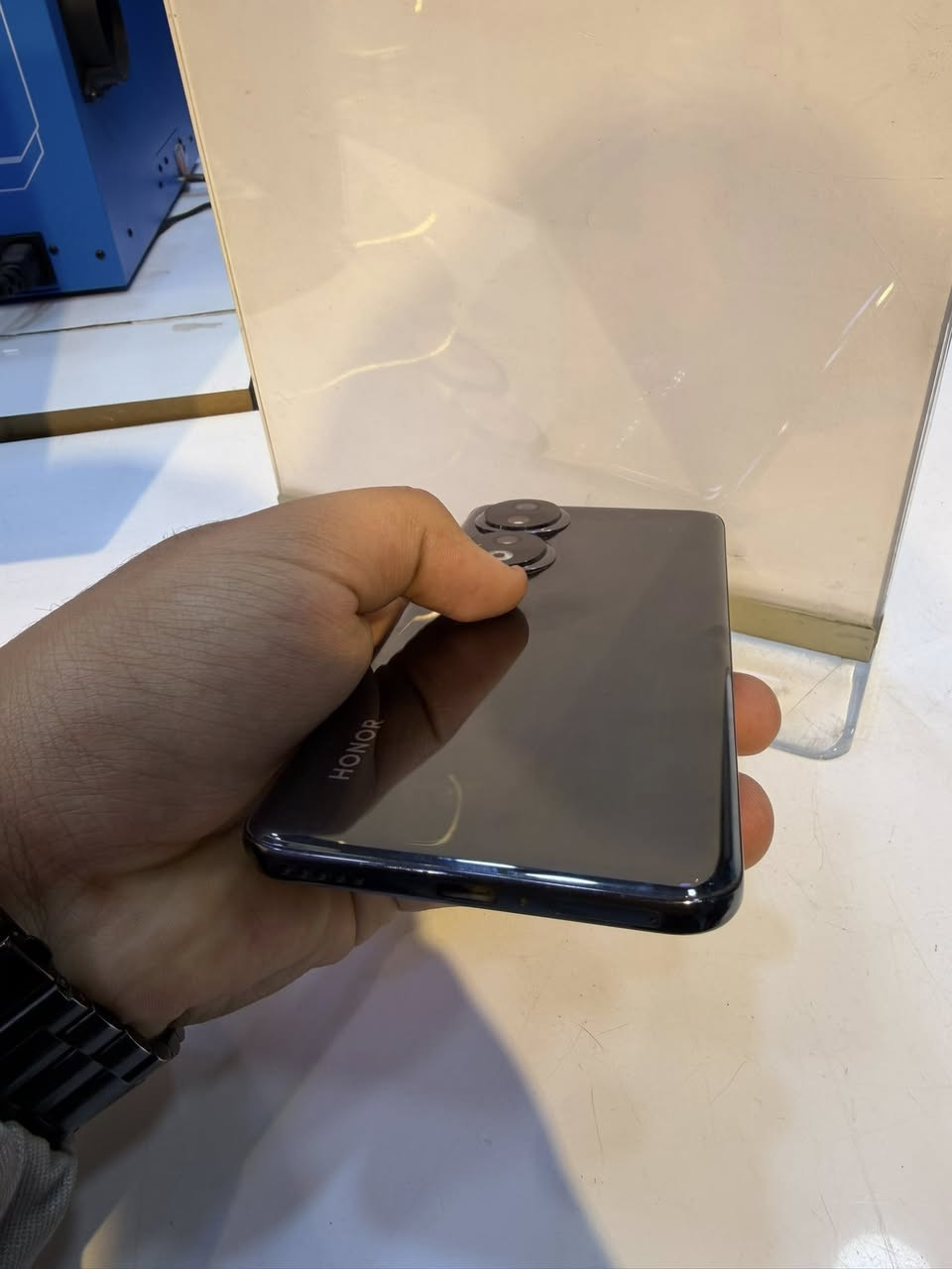 للبيع موبايل Honor 90 – ذاكرة 512GB

جهاز هونر 90 نظيف جداً واستعمال خفيف، مواصفات قوية:
 • الذاكرة: 512GB
 • الرام: 12GB
 • الشاشة: AMOLED حجم 6.7 إنج
 • سلاسة الشاشة 120Hz
 • الكاميرا الخلفية 200MP
 • الكاميرا الأمامية 50MP
 • البطارية 5000mAh
 • شحن سريع 66W
 • بصمة داخل الشاشة
 • يدعم 5G

الجهاز سريع جداً وممتاز للتصوير والألعاب
الحالة: نظيف جداً

💰 السعر: 425,000 دينار

📍 الموقع: الزعفرانية – شارع الكهرباء
📞 الرقم: ***********
