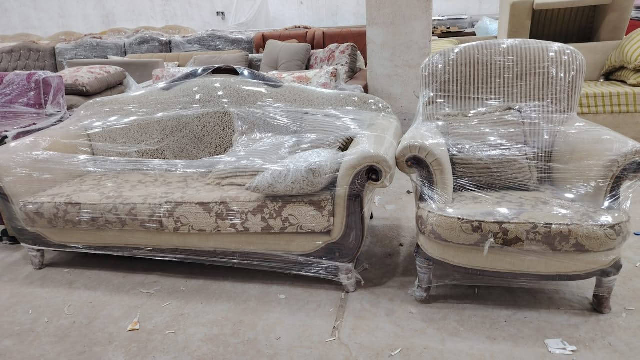 اللهم صلي على محمد وال محمد تم وصول حاوييتين اللمجمع بركات شريفة بنت الحسن بلزياد معرض الشمس قريب علئ مدرسة سايح وتوجدخدمة توصيل    ومسوين تخفيض تخفيض تخفيض على دواوين وتخامه.  ***********
