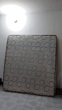 سرير • نظيف • قليل الاستخدام